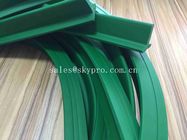 Correia transportadora durável resistente profissional branca/do verde PVC do grampo da saia do PVC para a indústria alimentar
