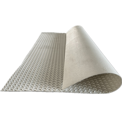 Correia transportadora de PVC com padrão antiderrapante para superfície em crescente para transporte industrial