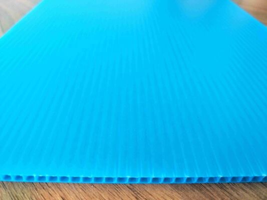 Folha de plástico impermeável à radiação UV reciclável Folha de PP corrugada para embalagens industriais