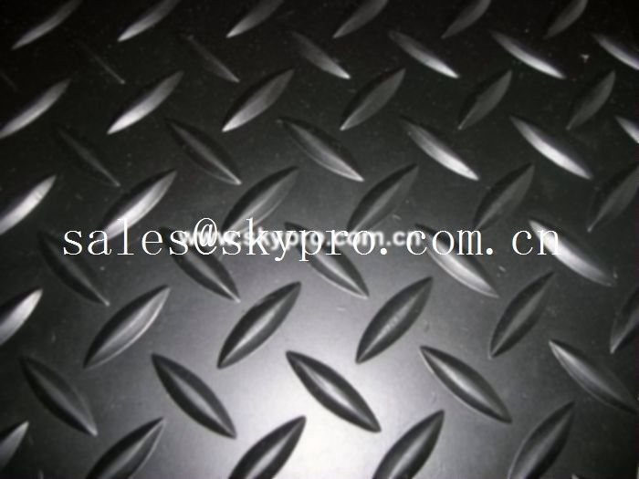 As esteiras de borracha Nonslip resistentes personalizadas do carro alisam/superfícies gravadas
